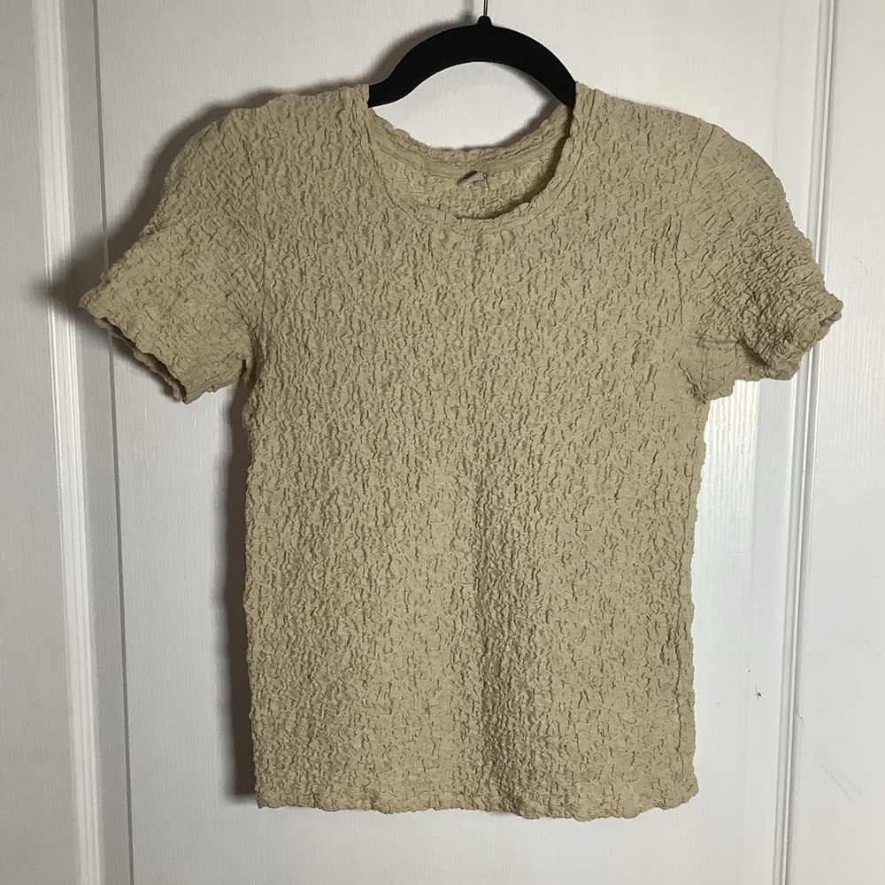 Uniqlo crinkle texture short sleeve top